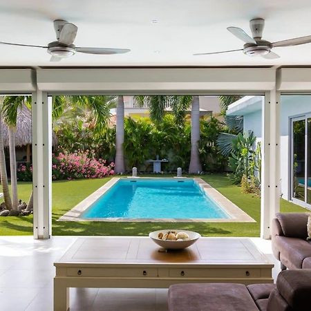 Stylish 4 Bedroom Modern Villa Design, Walking Distance From The Beach Jan Thiel Esterno foto