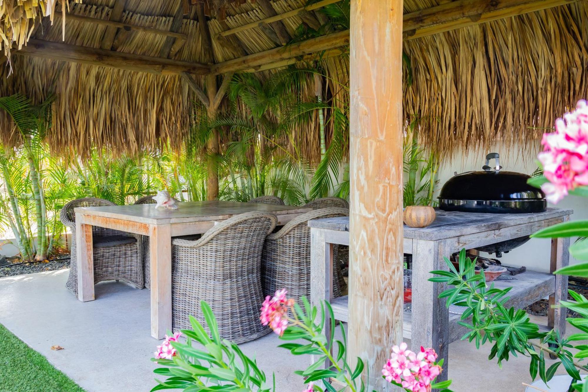 Stylish 4 Bedroom Modern Villa Design, Walking Distance From The Beach Jan Thiel Esterno foto