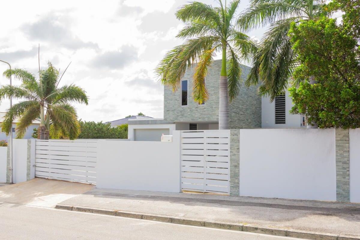 Stylish 4 Bedroom Modern Villa Design, Walking Distance From The Beach Jan Thiel Esterno foto