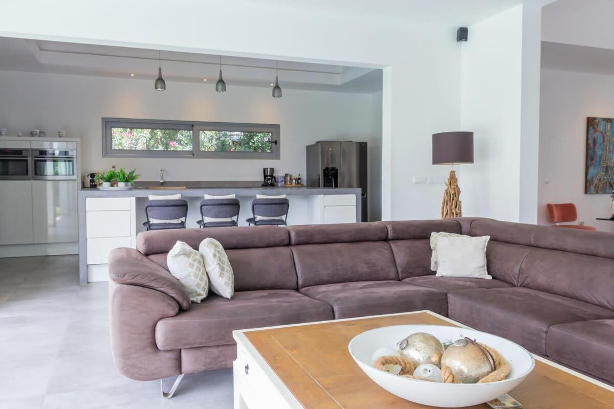 Stylish 4 Bedroom Modern Villa Design, Walking Distance From The Beach Jan Thiel Esterno foto