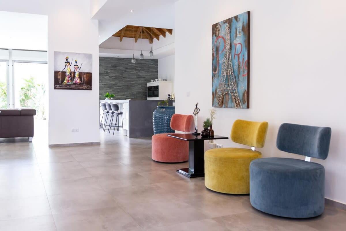 Stylish 4 Bedroom Modern Villa Design, Walking Distance From The Beach Jan Thiel Esterno foto