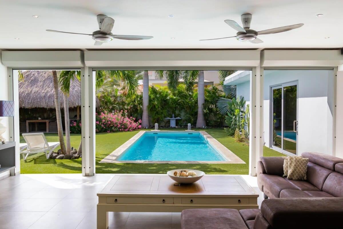 Stylish 4 Bedroom Modern Villa Design, Walking Distance From The Beach Jan Thiel Esterno foto